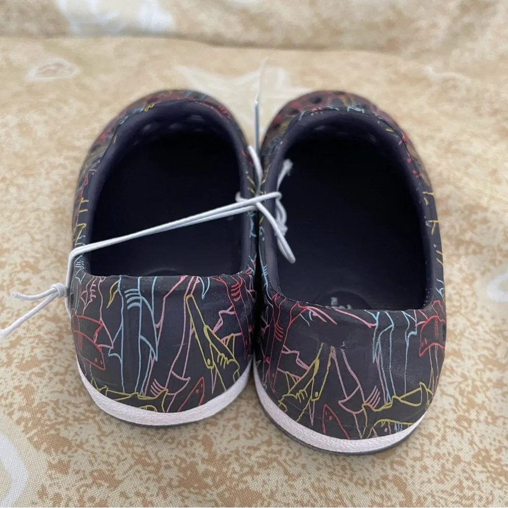 Cat & Jack Toddler Boys’ Jese Sharks Slip On Water / Summer Shoes Sandals Size 5